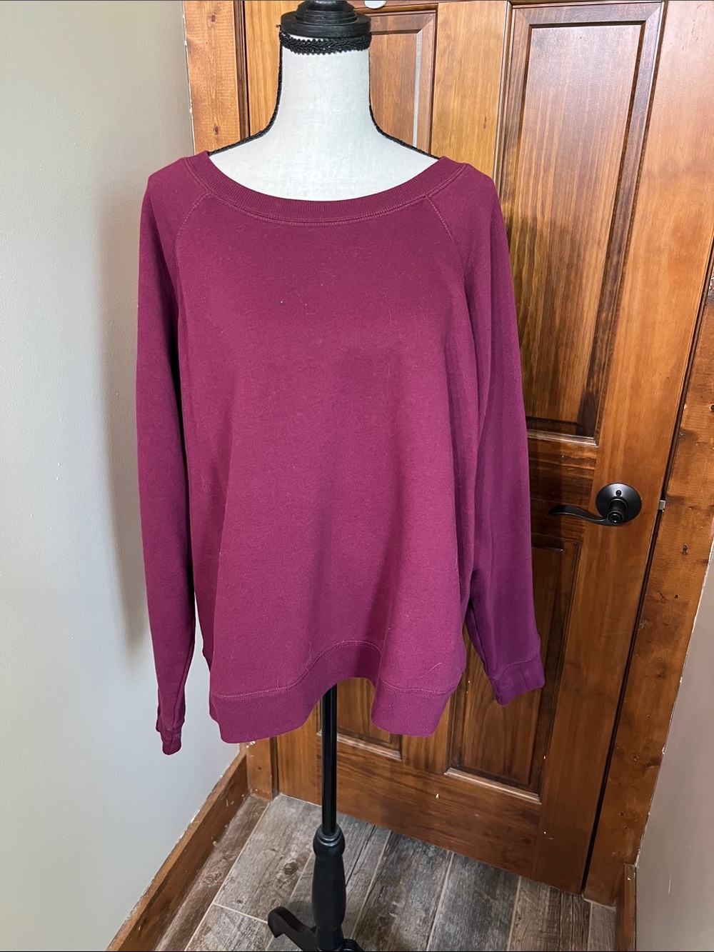 tek gear Women's Crew Sweatshirt in Burgundy